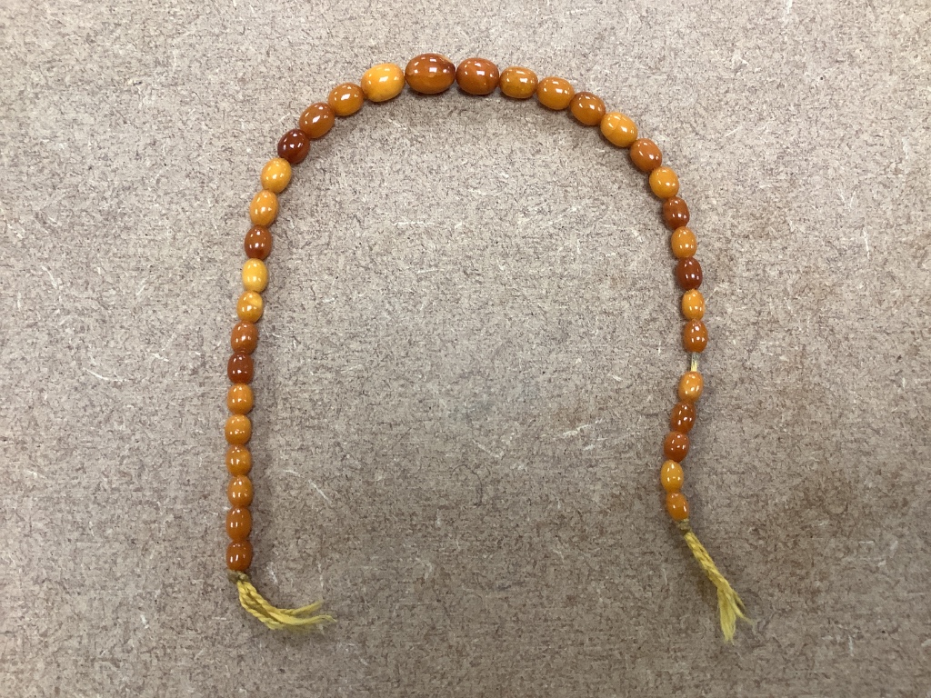 A small quantity of assorted costume jewellery including amber necklace.